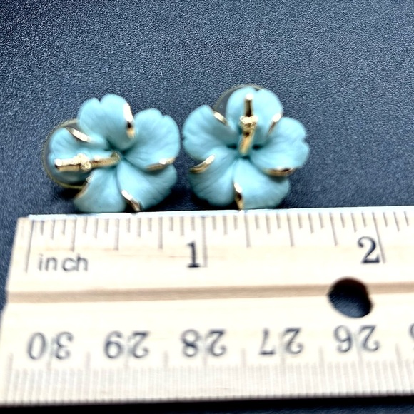 Vintage Tropical Hibiscus Earrings - Picture 5 of 5